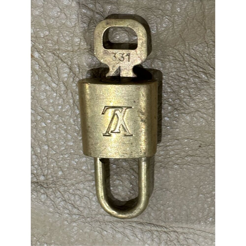 Louis Vuitton Vintage Brass PadLock & Key Lock & Key Authentic #331